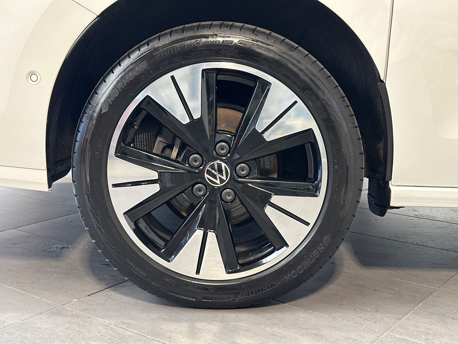 Volkswagen T7 Multivan NAV+IQ-LIGHT+AHK+STHZG+ACC+HUD+KAM imagem 3