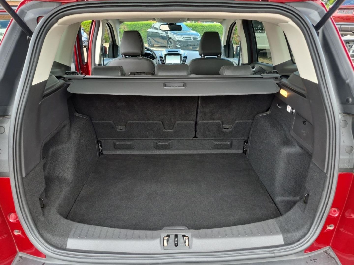Fahrzeugabbildung Ford Kuga Titanium 1.5 AT Klima Rückfahrkamera PDC