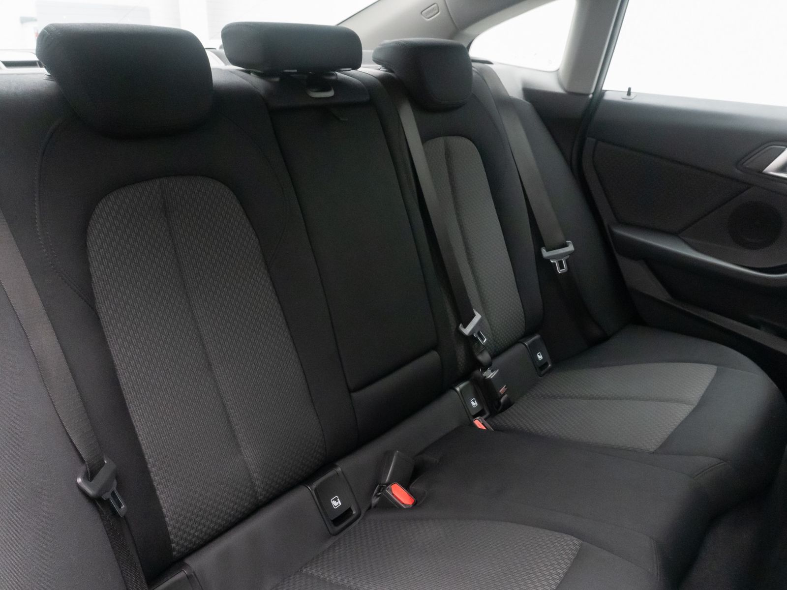Fahrzeugabbildung BMW 218i Gran Coup&eacute; DAB GeschwindigReg PDC CockpitPr
