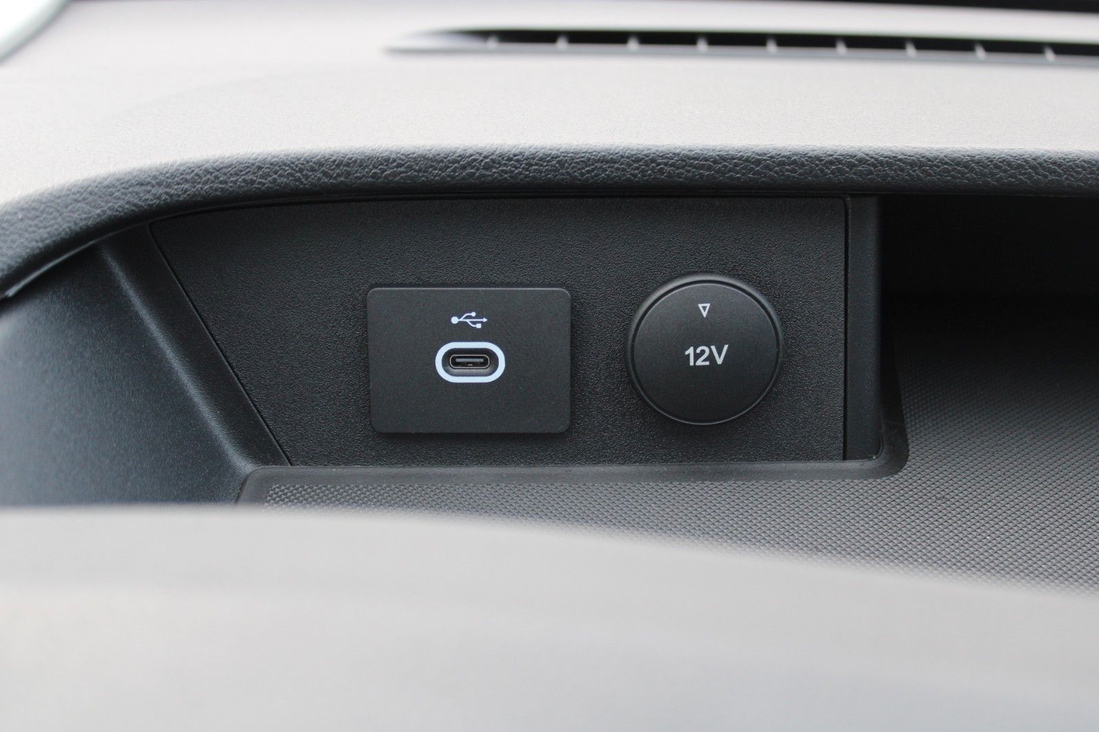 Fahrzeugabbildung Ford e-Transit 350 L3H2 TREND ELEKTRO + Technologie P