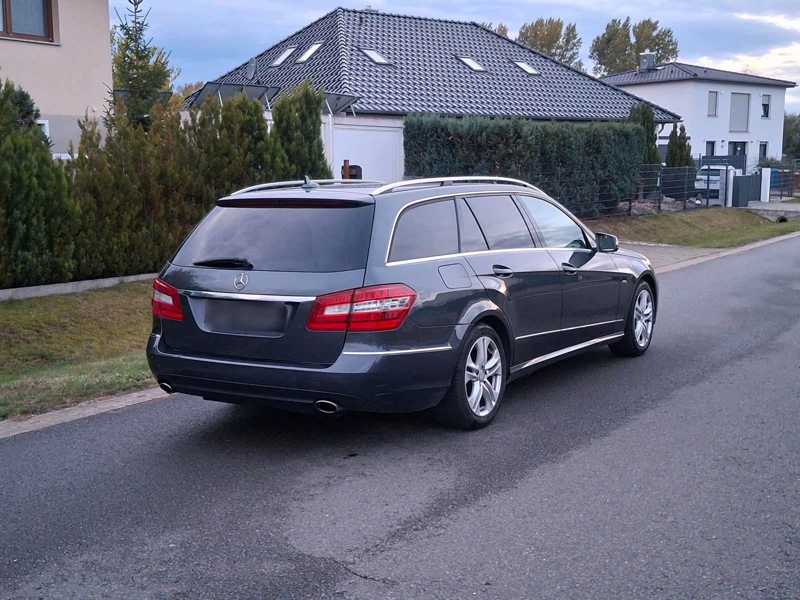 Mercedes-Benz E350 2010 — interior