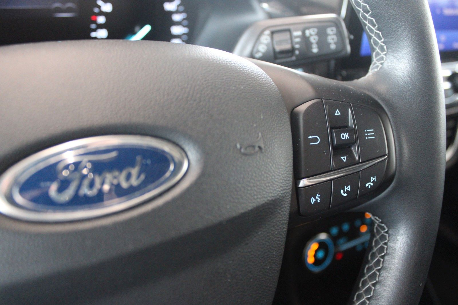 Fahrzeugabbildung Ford Fiesta ACTIVE PLUS 5T NAVI PANO B&O ACC WinterP