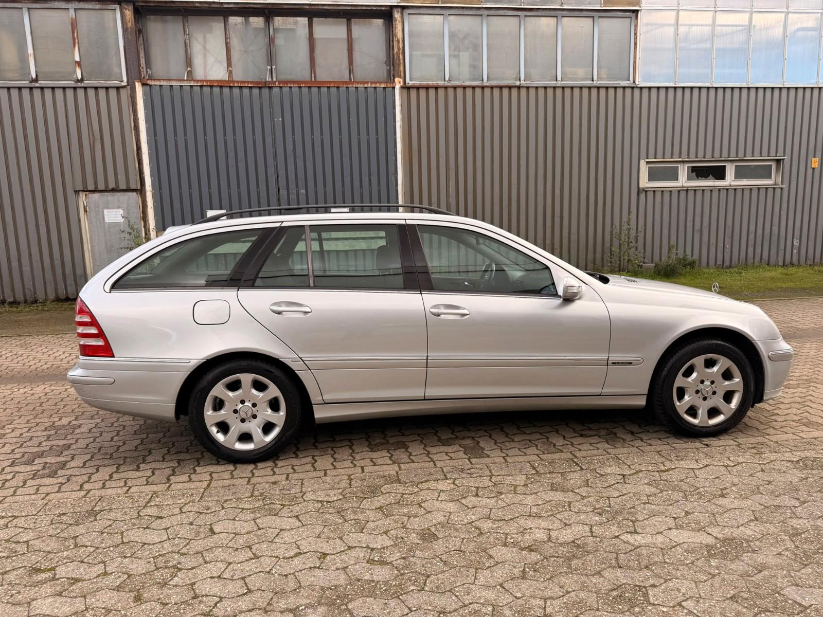 Mercedes-Benz C200 2006 — photo 21