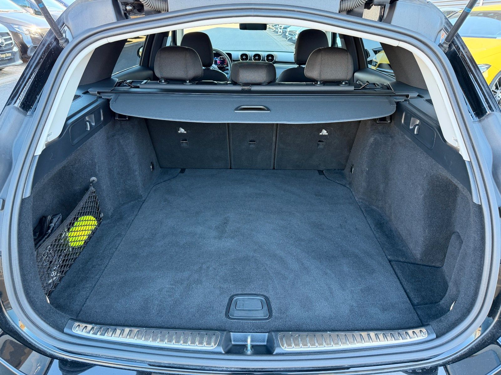 Fahrzeugabbildung Mercedes-Benz C 200d T Avantgarde+AHK+Distr+RKamera+LED+IHC