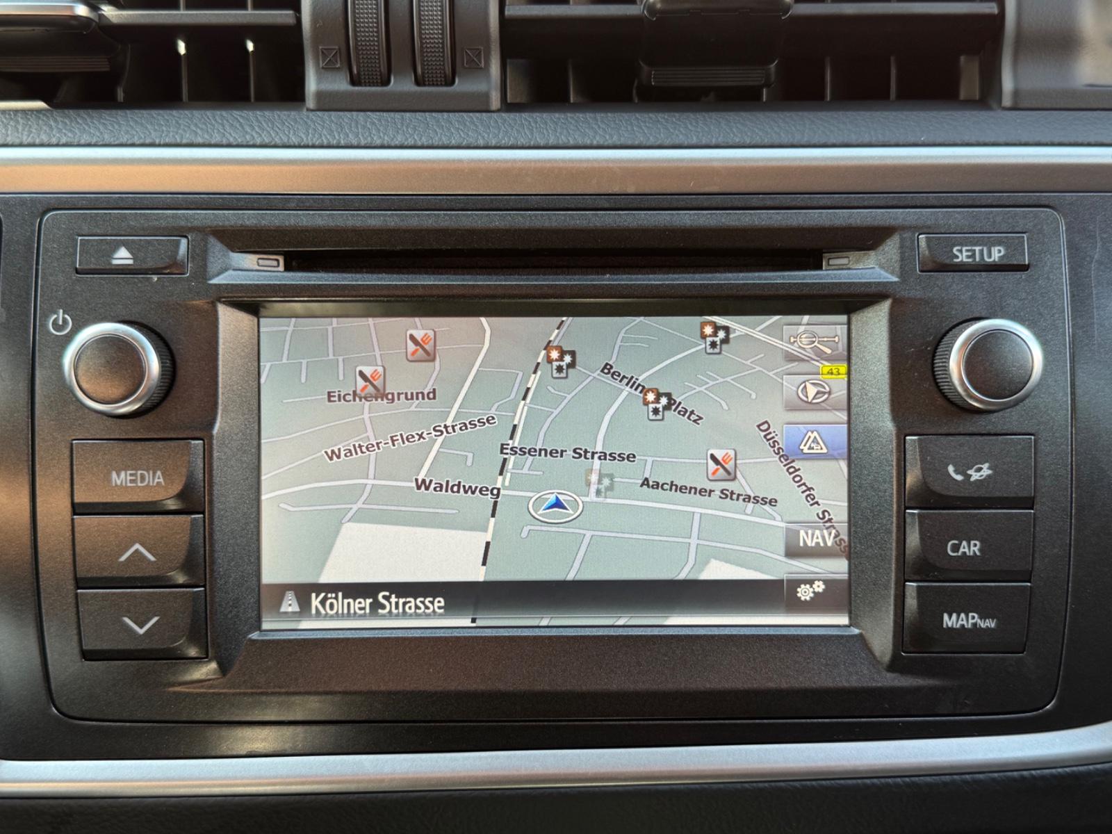 Toyota Auris 2015 — photo 19