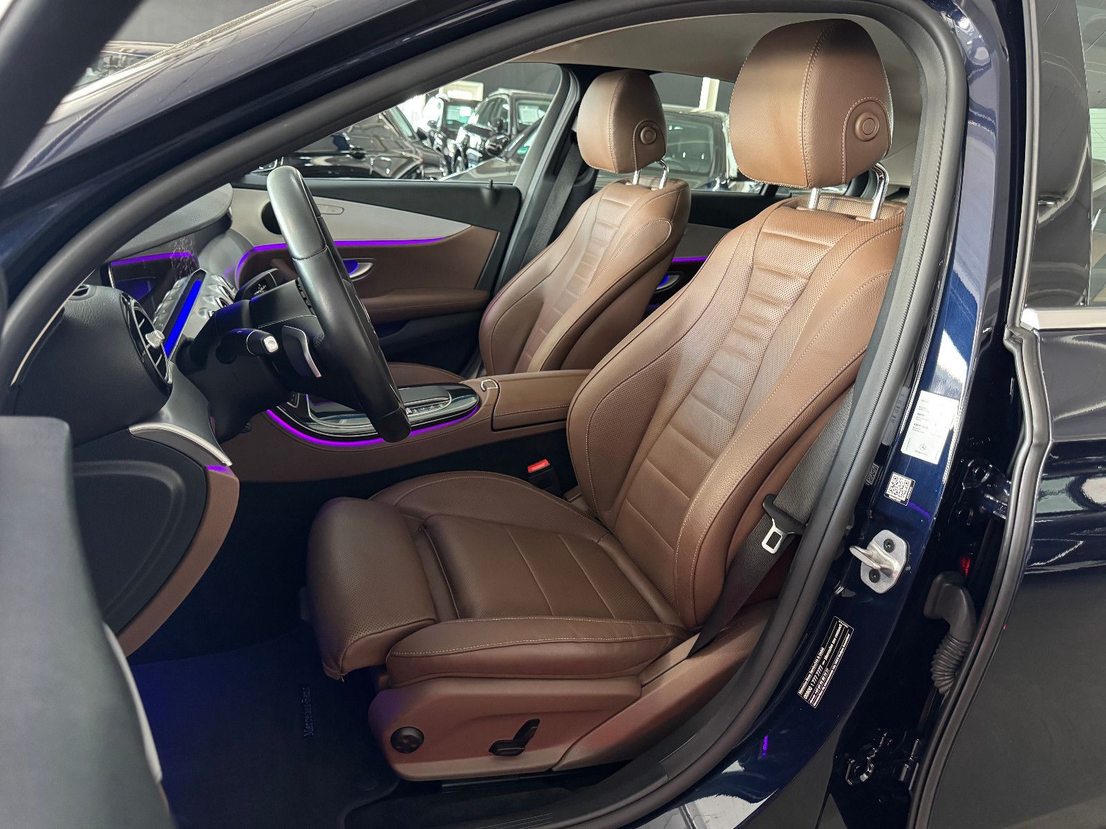 Fahrzeugabbildung Mercedes-Benz E 450 4MATIC 9G-TRONIC 2X AVANTGARDE FACELIFT