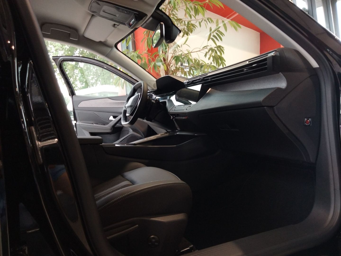 Fahrzeugabbildung Peugeot 308 ALLURE HYBRID 145 e-DSC6