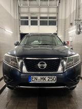 Nissan Pathfinder - Nissan Pathfinder mit Benzin-Antrieb