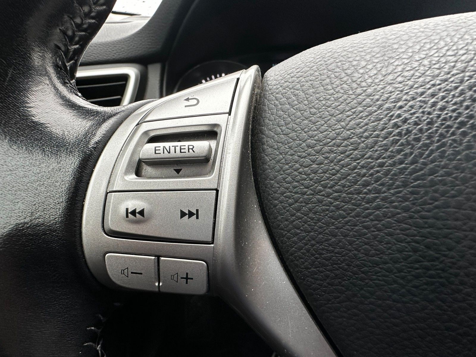 Fahrzeugabbildung Nissan Tekna+ 1.Hd.,Scheckh.gepfl.1a Zust.,Serv.neu