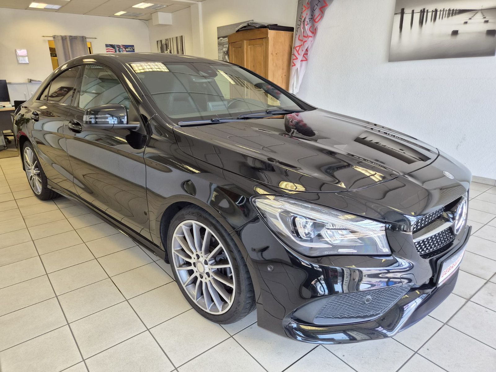 Fahrzeugabbildung Mercedes-Benz CLA 200 / Automatik / LED / AMG / GEPFLEGT
