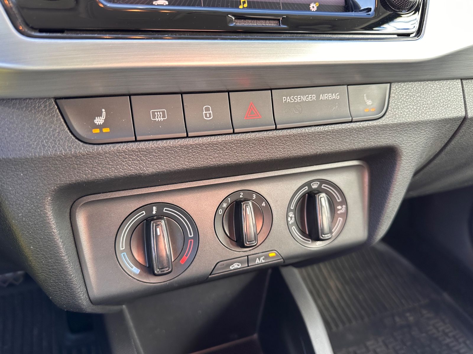 Fahrzeugabbildung SKODA Fabia Combi 1.0 TSI Ambition SHZG/PDC/BT/LM