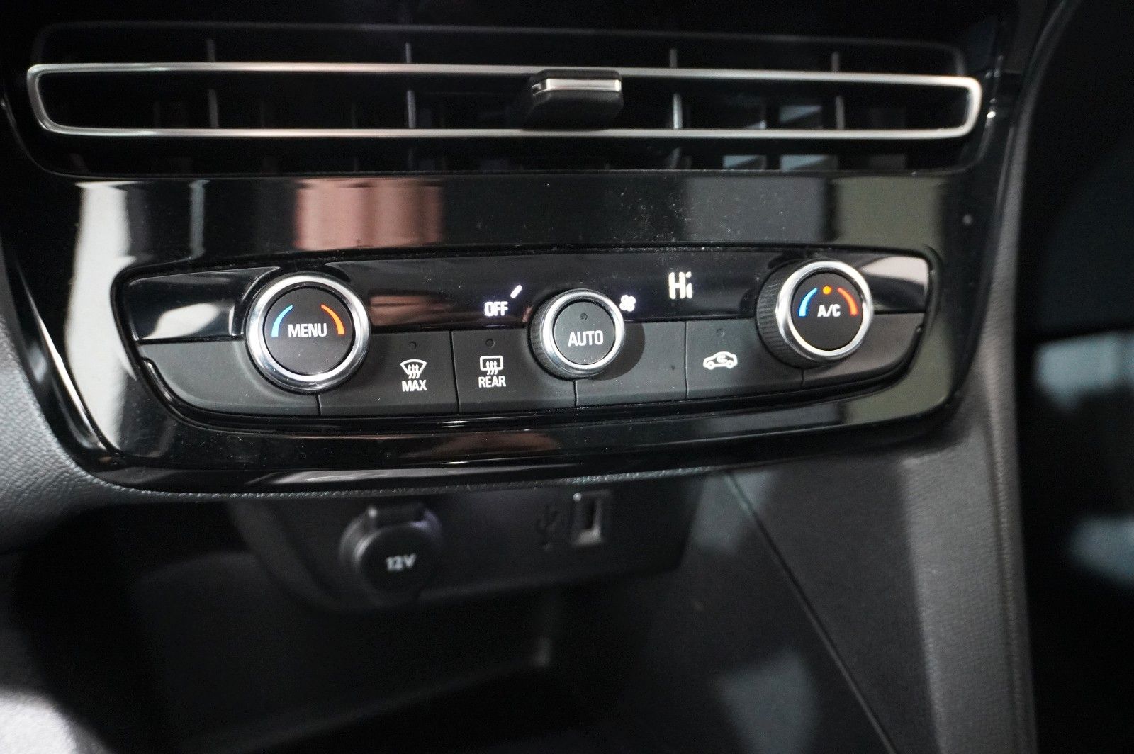 Fahrzeugabbildung Opel Mokka 1.2T ELEGANCE NAVI/LED/KAMERA/SPORT/DAB+