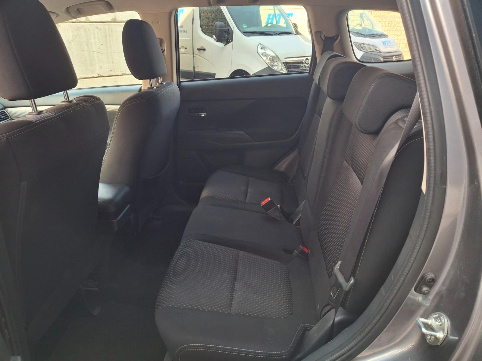 Mitsubishi Outlander Plus 4WD-Xenon-AHK-1 HAND