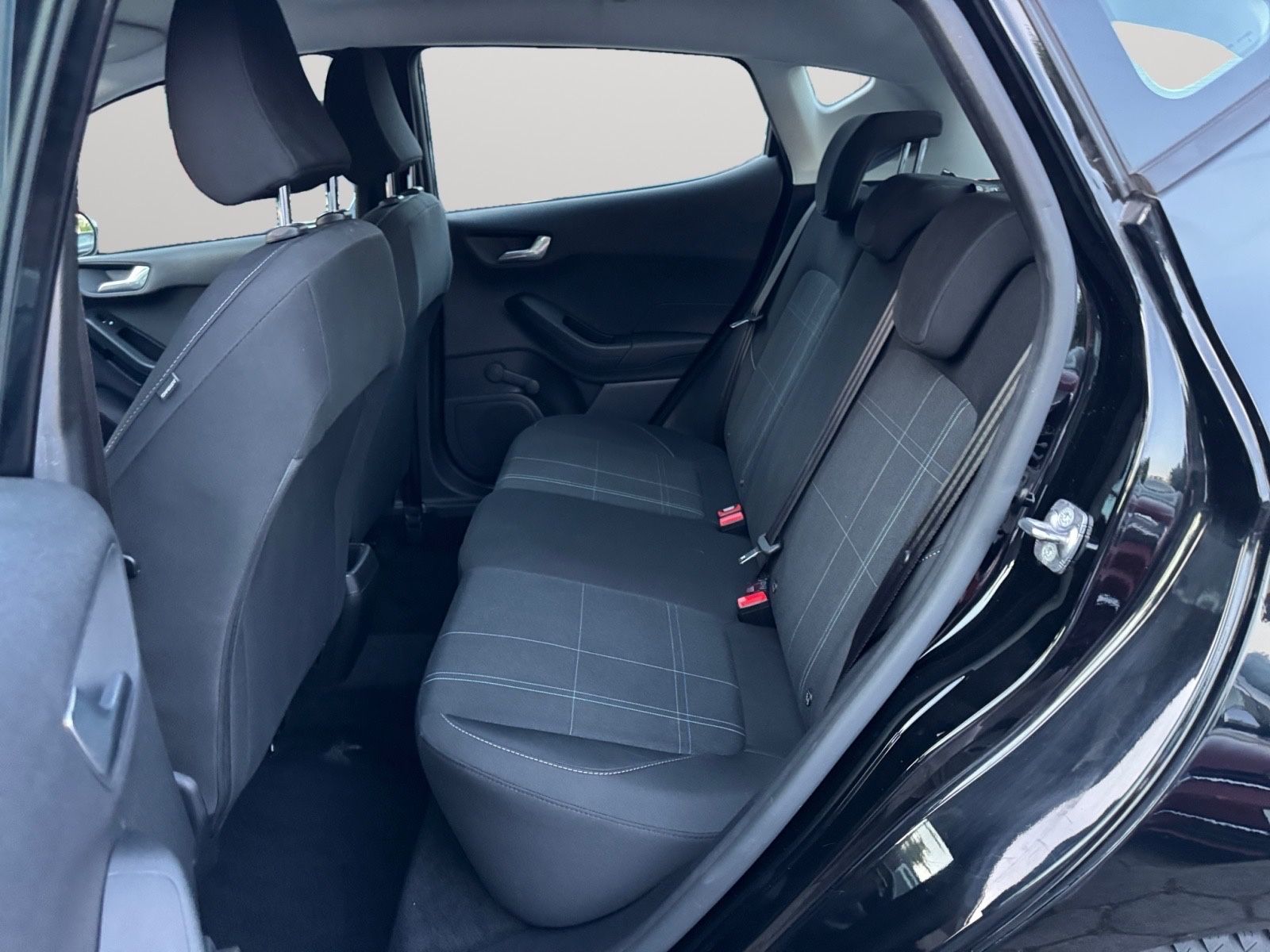 Fahrzeugabbildung Ford Fiesta Cool & Connect*PDC*Navi*Klima*SZH*SH gepf