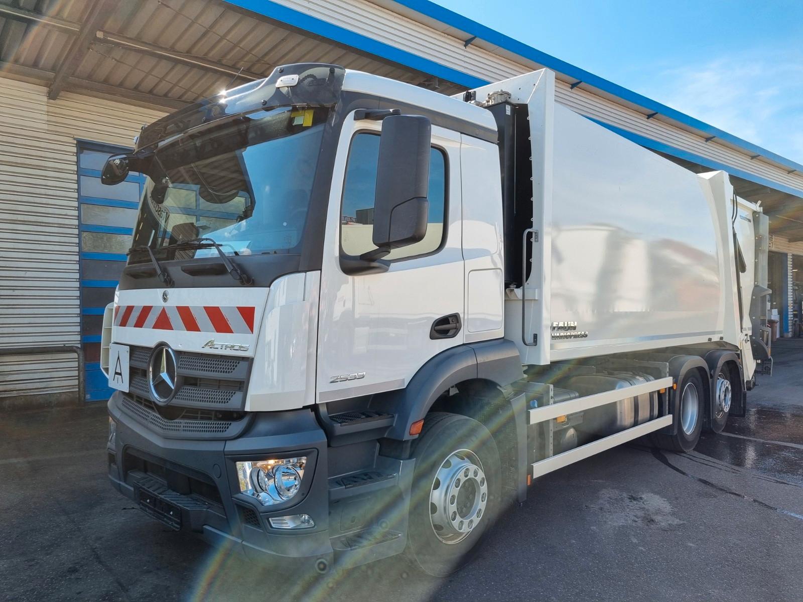 Mercedes-Benz Actros 2533 L mit FAUN VARIOPRESS 524