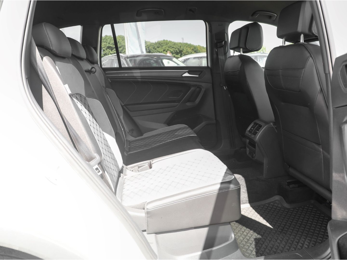 Volkswagen Tiguan Allspace 4Motion R-Line 2.0 TDI DSG 4M LE foto 4