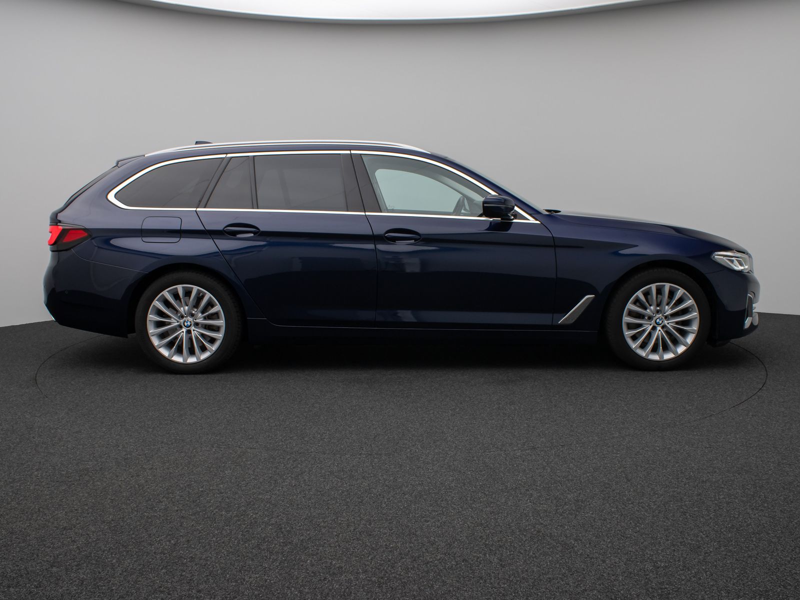 Fahrzeugabbildung BMW 520i Luxury Line Kamera HUD DAB B&W Alarm Sport