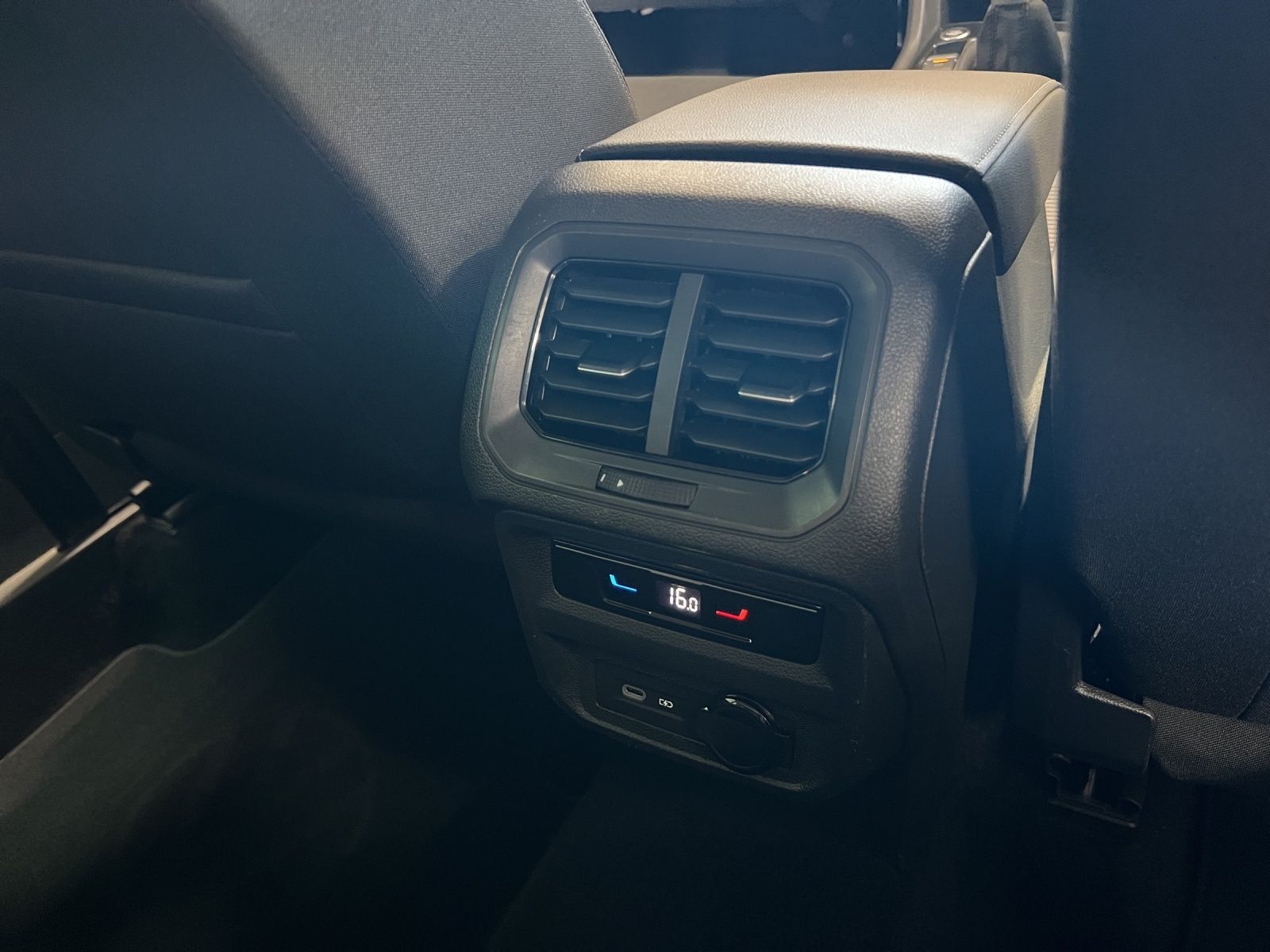 Tiguan Elegance 2.0 TSI DSG 4M ACC*AHK*Navi*Kame
