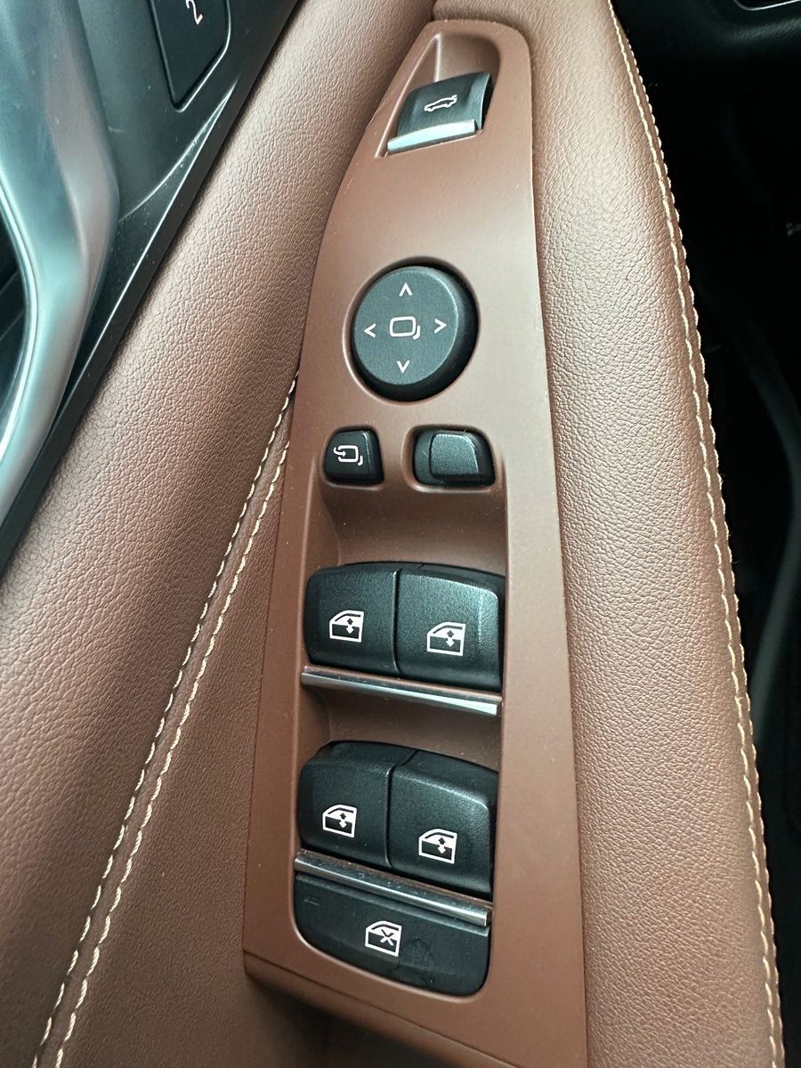 Fahrzeugabbildung BMW X5 xDrive30d M-Sport NAV+LASER+360°+HEAD-UP+DAP