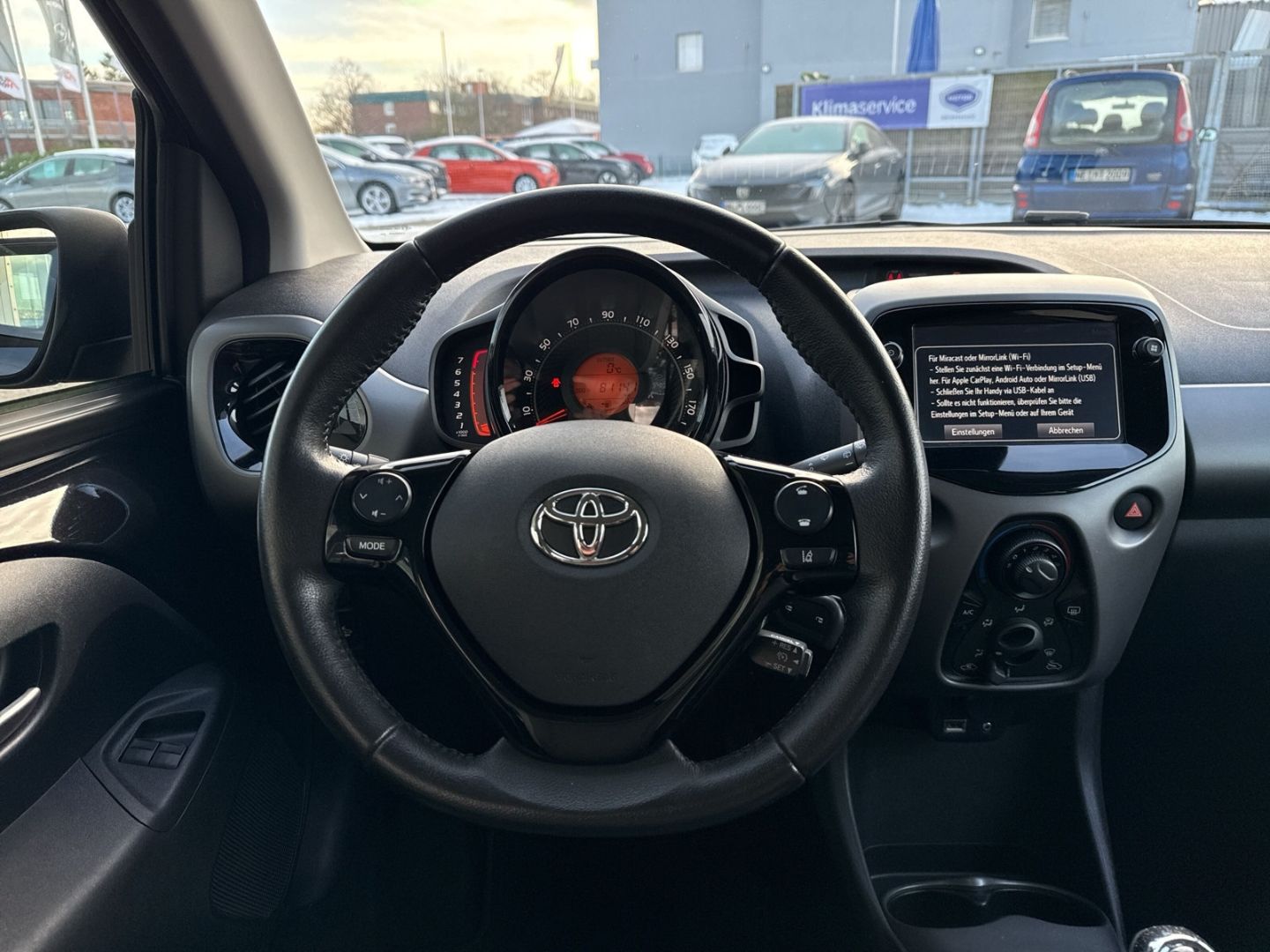Fahrzeugabbildung Toyota Aygo X-Play Team D Apple CarPlay Android Auto Al