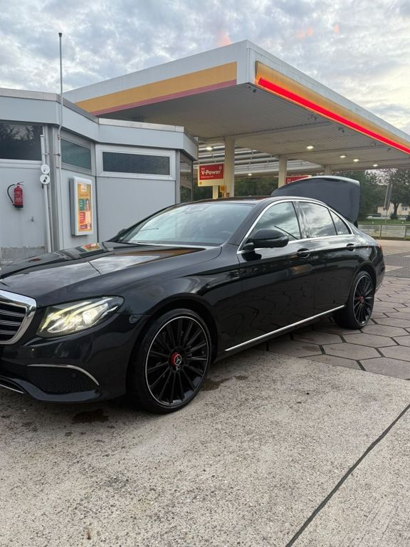 Image of Mercedes-Benz E 350