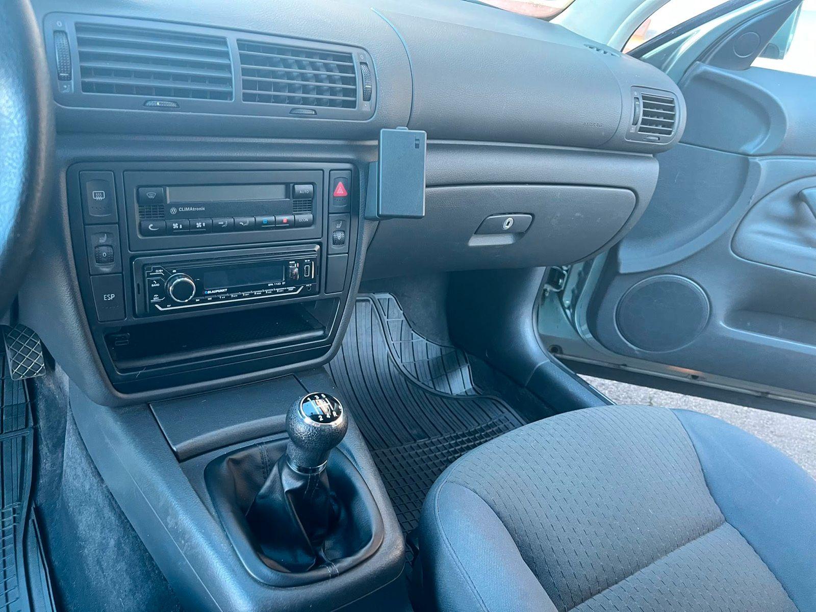 Volkswagen Passat 2004 — photo 8