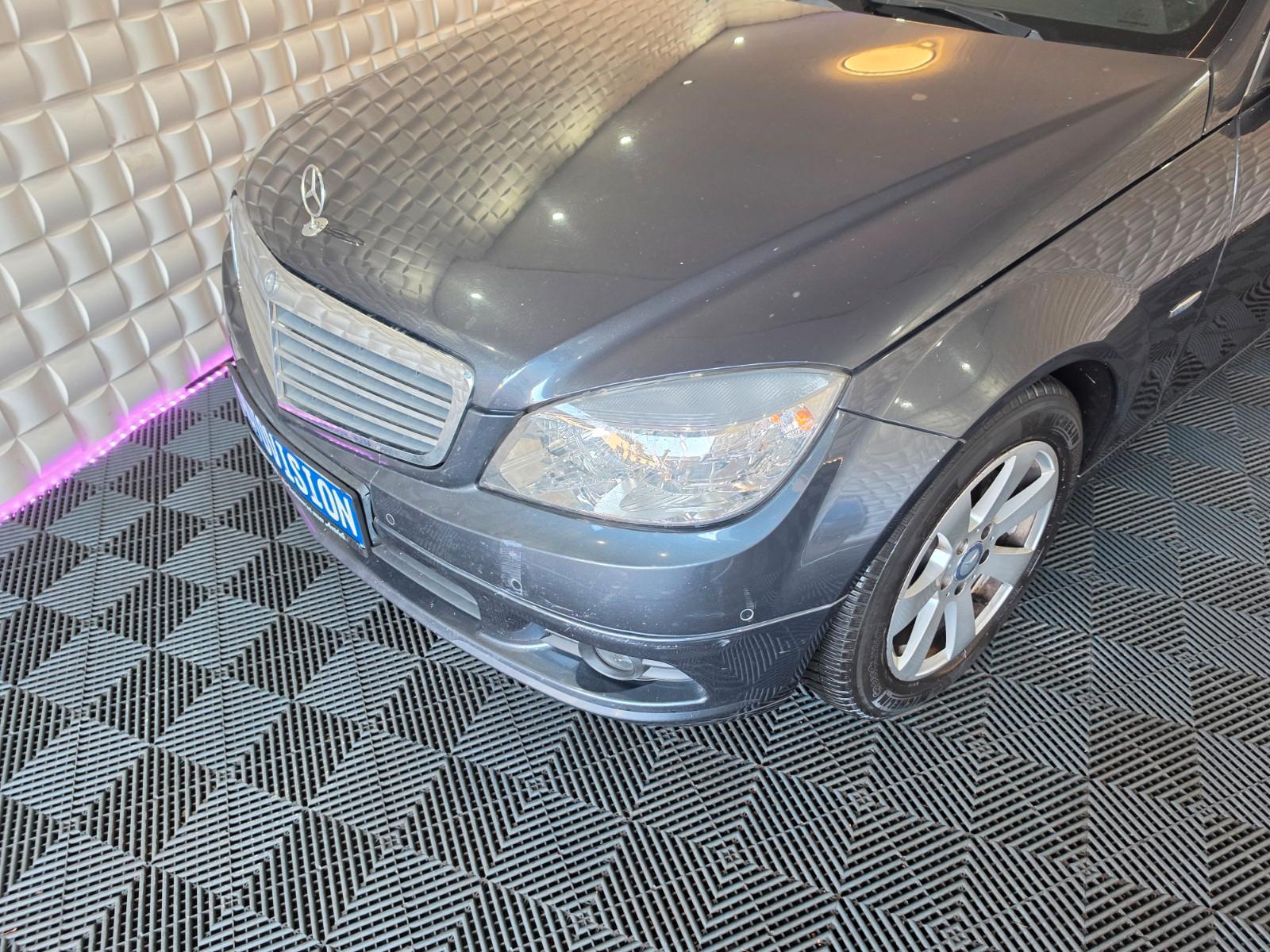 Mercedes-Benz C200 2010 — photo 19