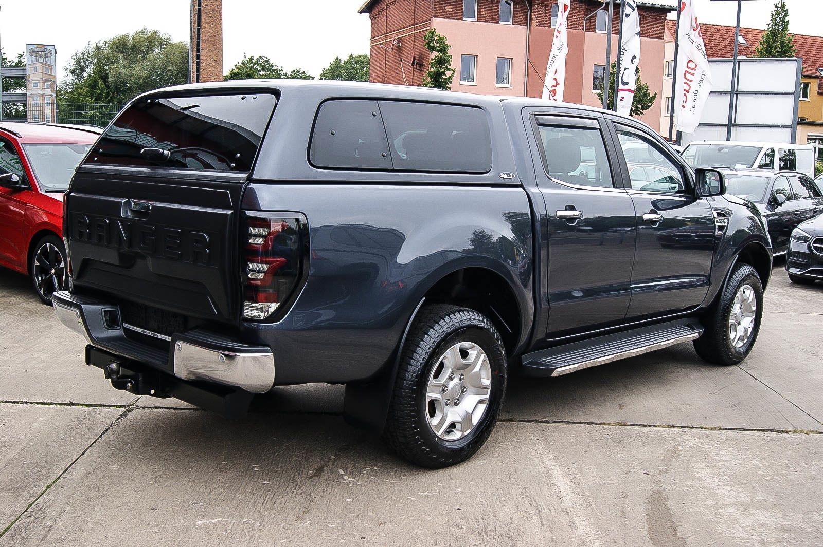 Fahrzeugabbildung Ford Ranger Limited 2.2 Doka 4x4 HARDTOP OFFROAD AHZV
