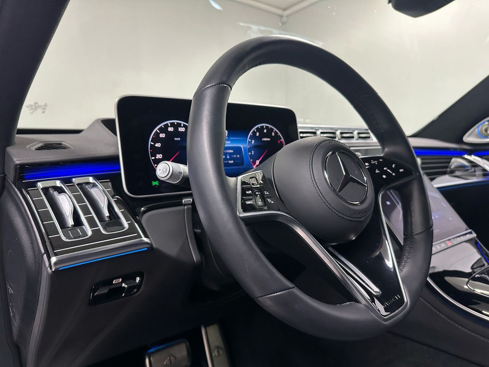 Fahrzeugabbildung Mercedes-Benz S 680 4MATIC MAYBACH *PANO*TV*MANUFAKTUR*TISCHE*
