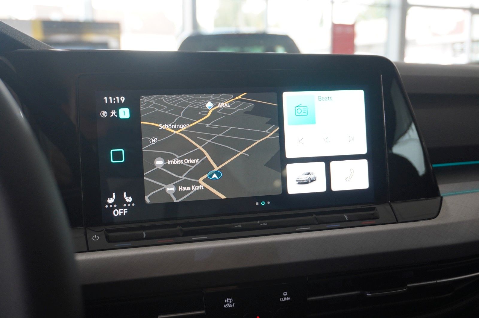 Fahrzeugabbildung Volkswagen Golf VIII Lim. 2.0 TDI LIFE DSG NAVI/LED/VIRTU.