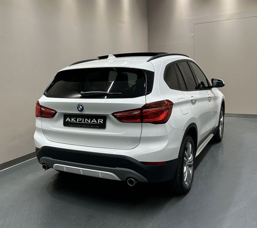 BMW X1 xDrive20d Sport Line Autom. *PANO*AHK*LED*