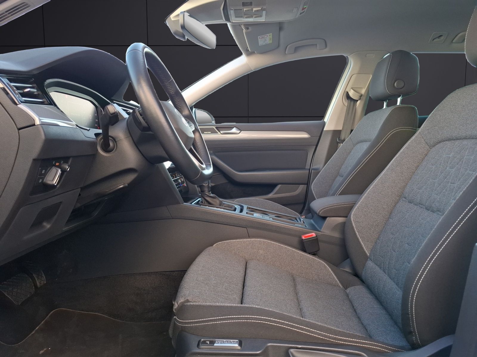 Fahrzeugabbildung Volkswagen Passat Variant TDI Business DSG R-Line Matrix AH