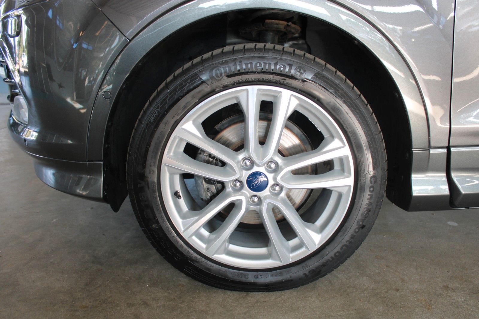 Fahrzeugabbildung Ford Kuga Individual NAVI XENON WinterPaket 1.Hand