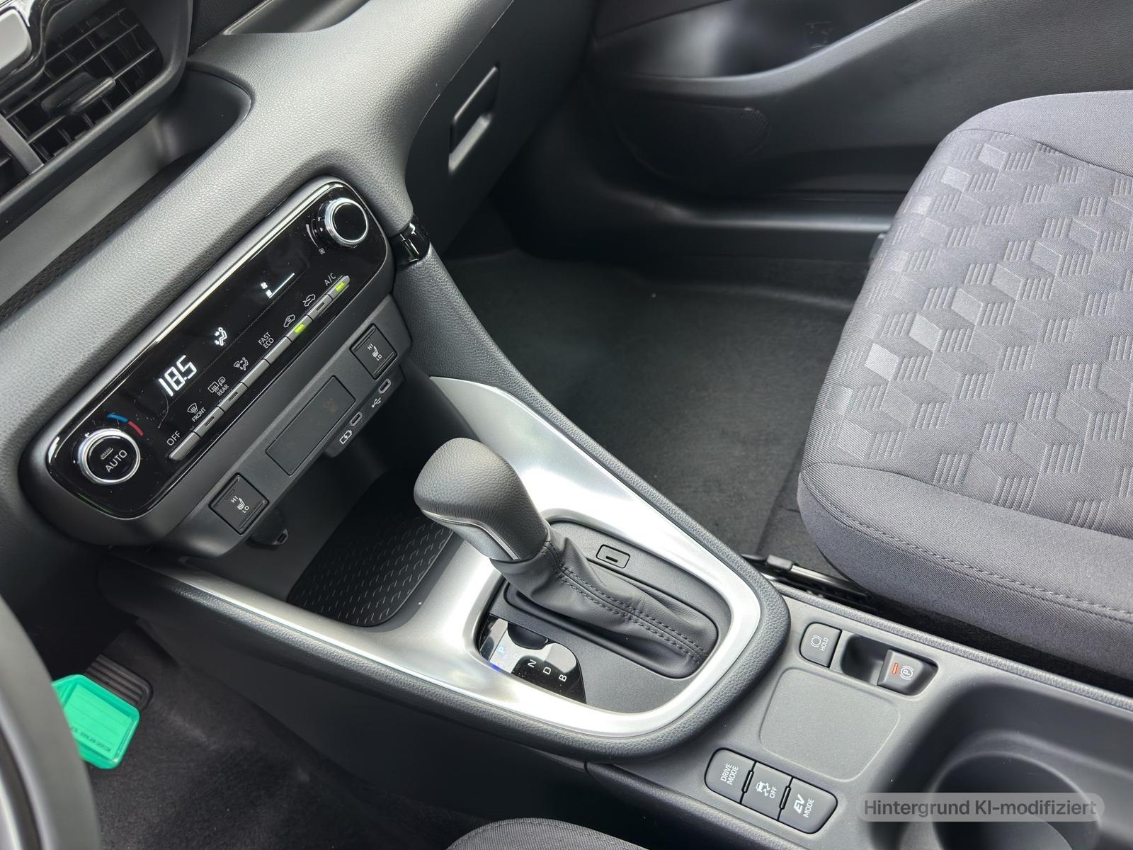 Mazda 2 Hybrid VVT-i 116 PS CVT FWD CENTRE