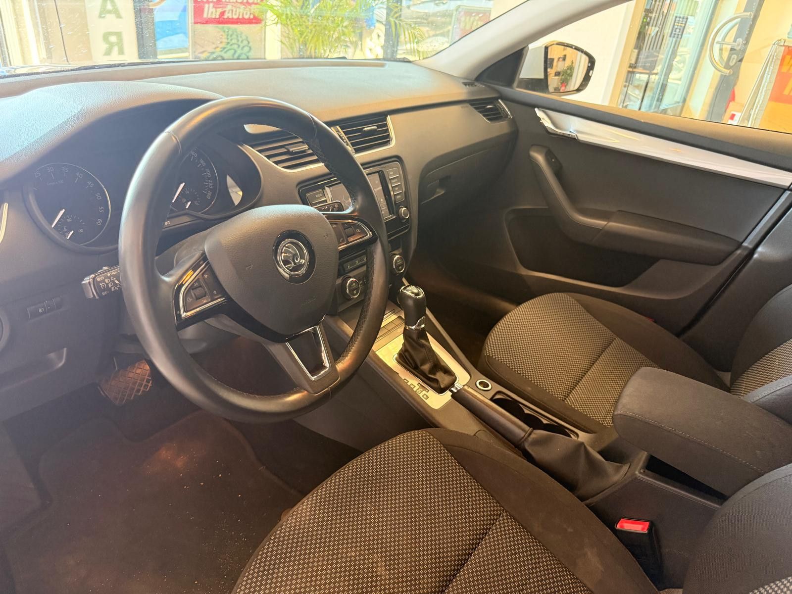 Fahrzeugabbildung SKODA Octavia Combi Ambition/ 1.HAND / NAVI/KLIMA/