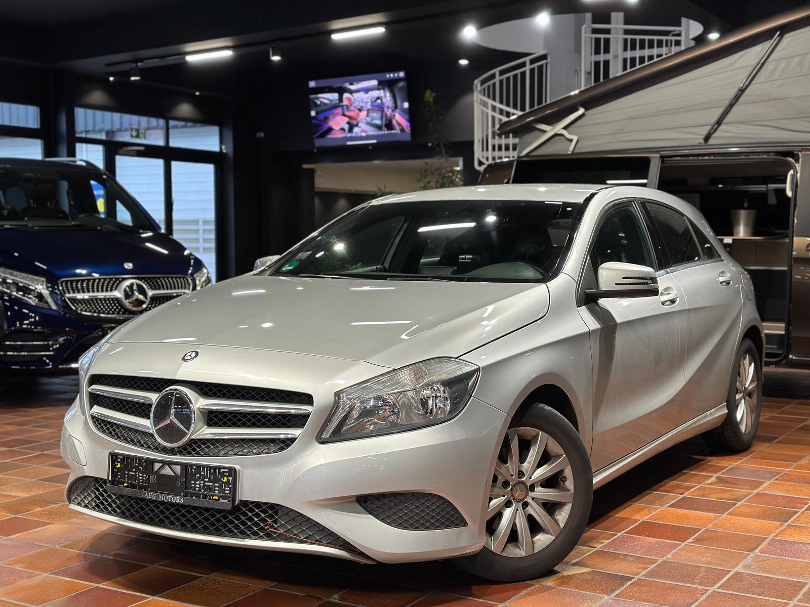 Mercedes-Benz A 180 7G-DCT STYLE LEDER-SPORTSITZE NAVI TEMPO S