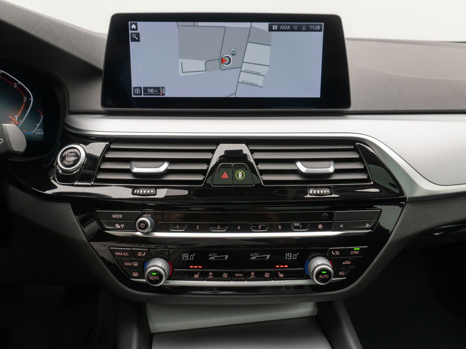 Fahrzeugabbildung BMW 520d Kamera DAB Stop&Go AHK Alarm Fernlichtassis