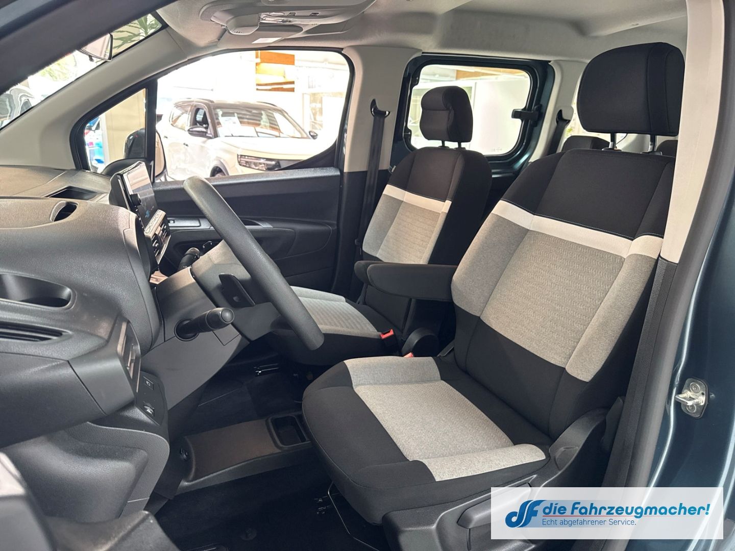 Fahrzeugabbildung Citroën Berlingo Plus Elektromotor M LED Apple CarPlay A