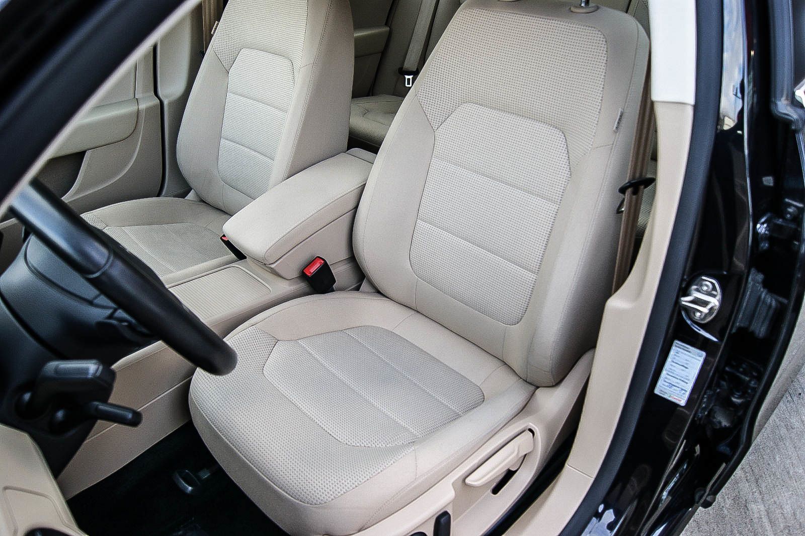 Fahrzeugabbildung Volkswagen Passat Lim 1.8TSI DSG XENON PDC BUSINESS WINTER