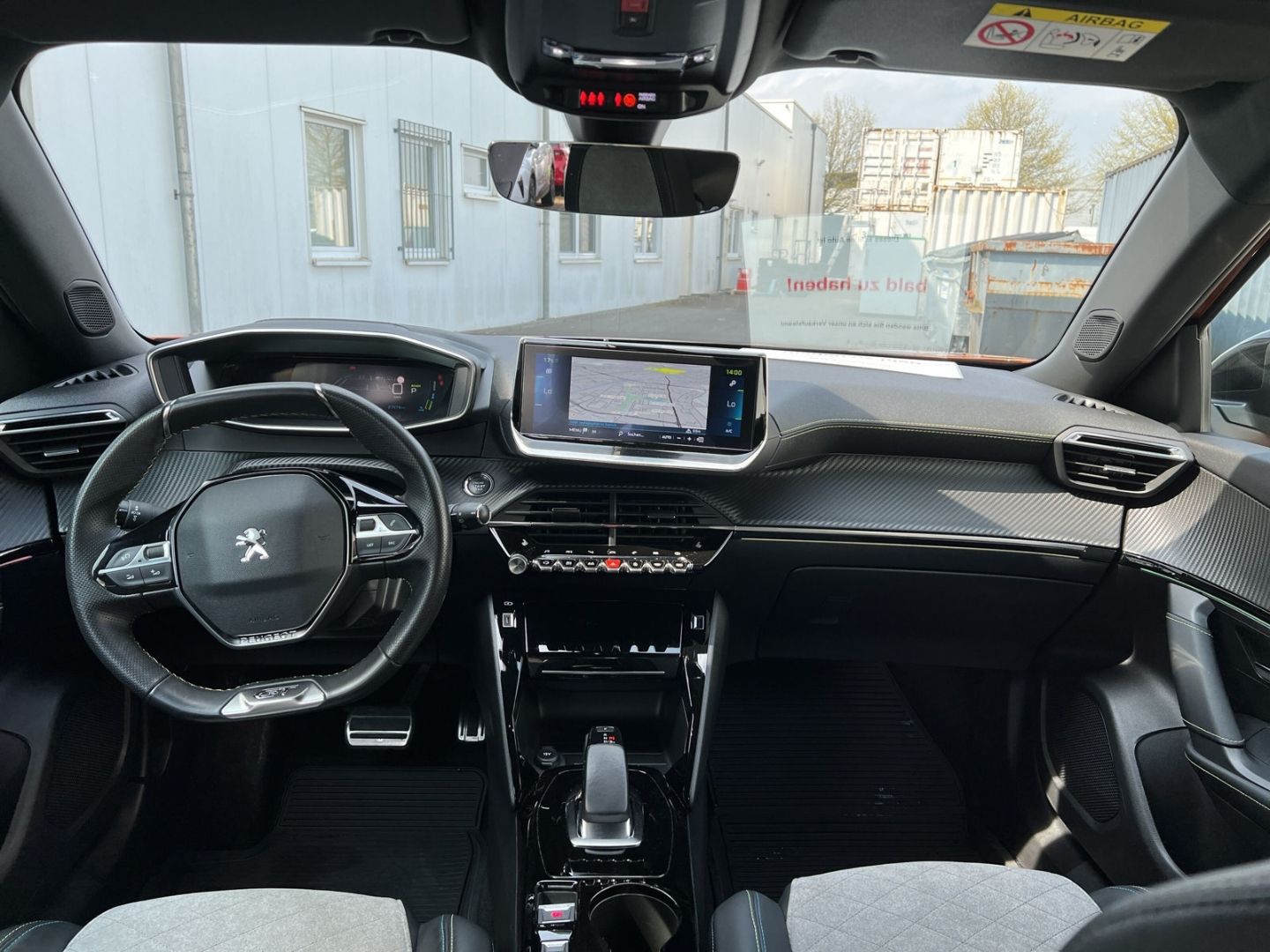 Fahrzeugabbildung Peugeot 2008 GT Elektro 136 Navi ACC CarPlay SHZ