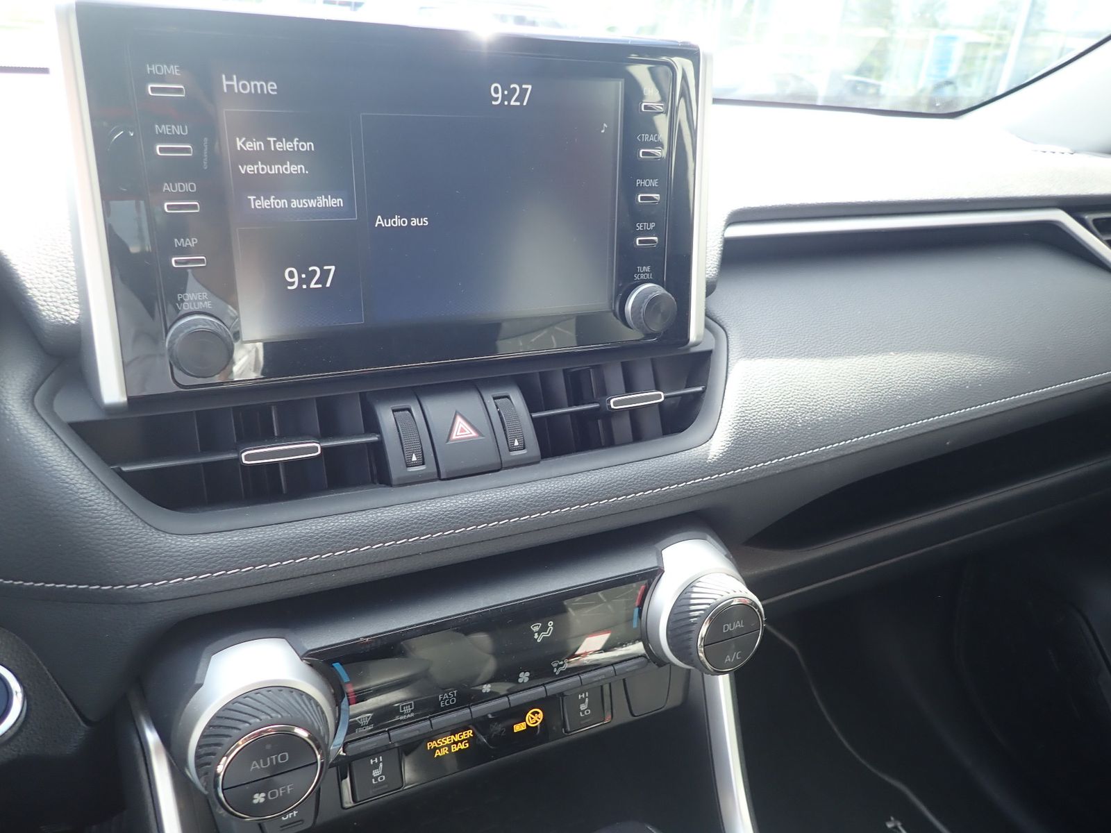 Fahrzeugabbildung Toyota RAV 4 Hybrid 4x2 Team Deutschland/AHK/KAMERA