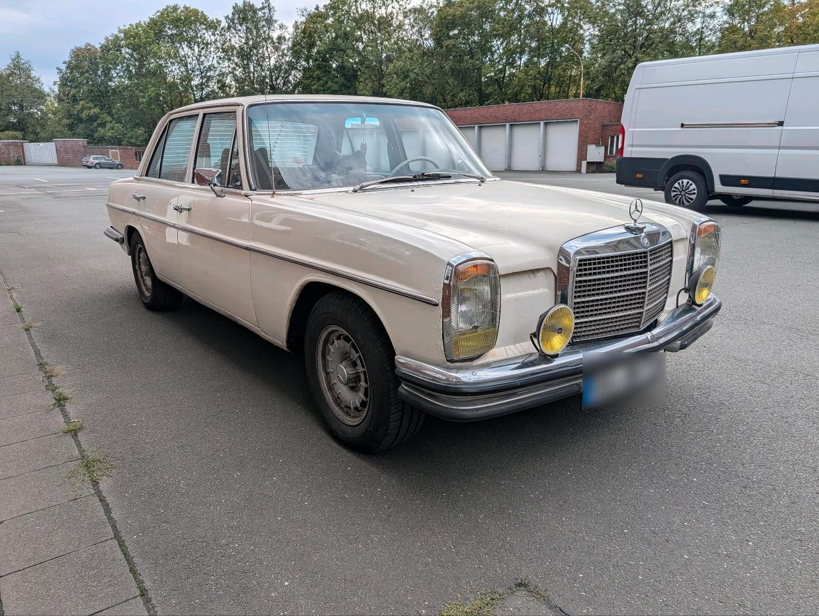 Mercedes-Benz 240