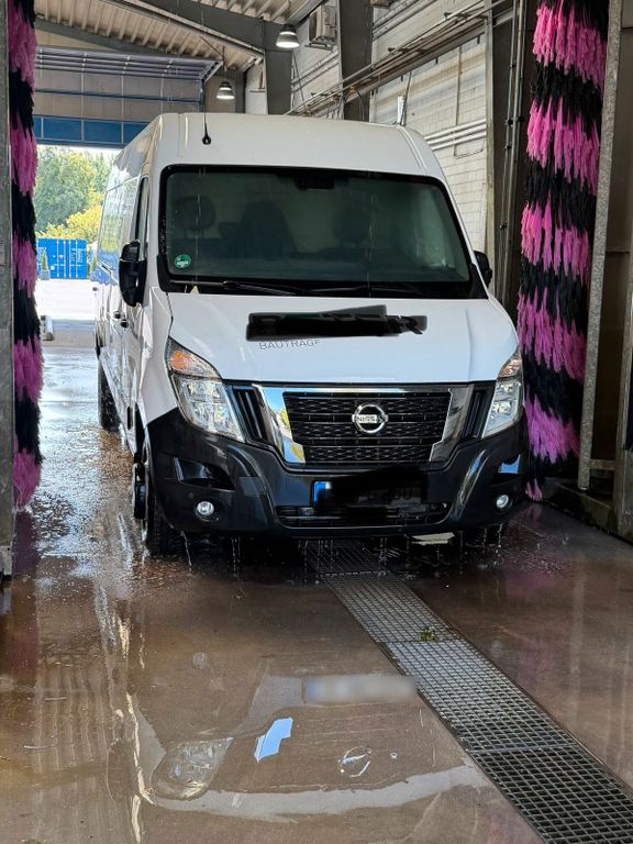 Image of Nissan NV400