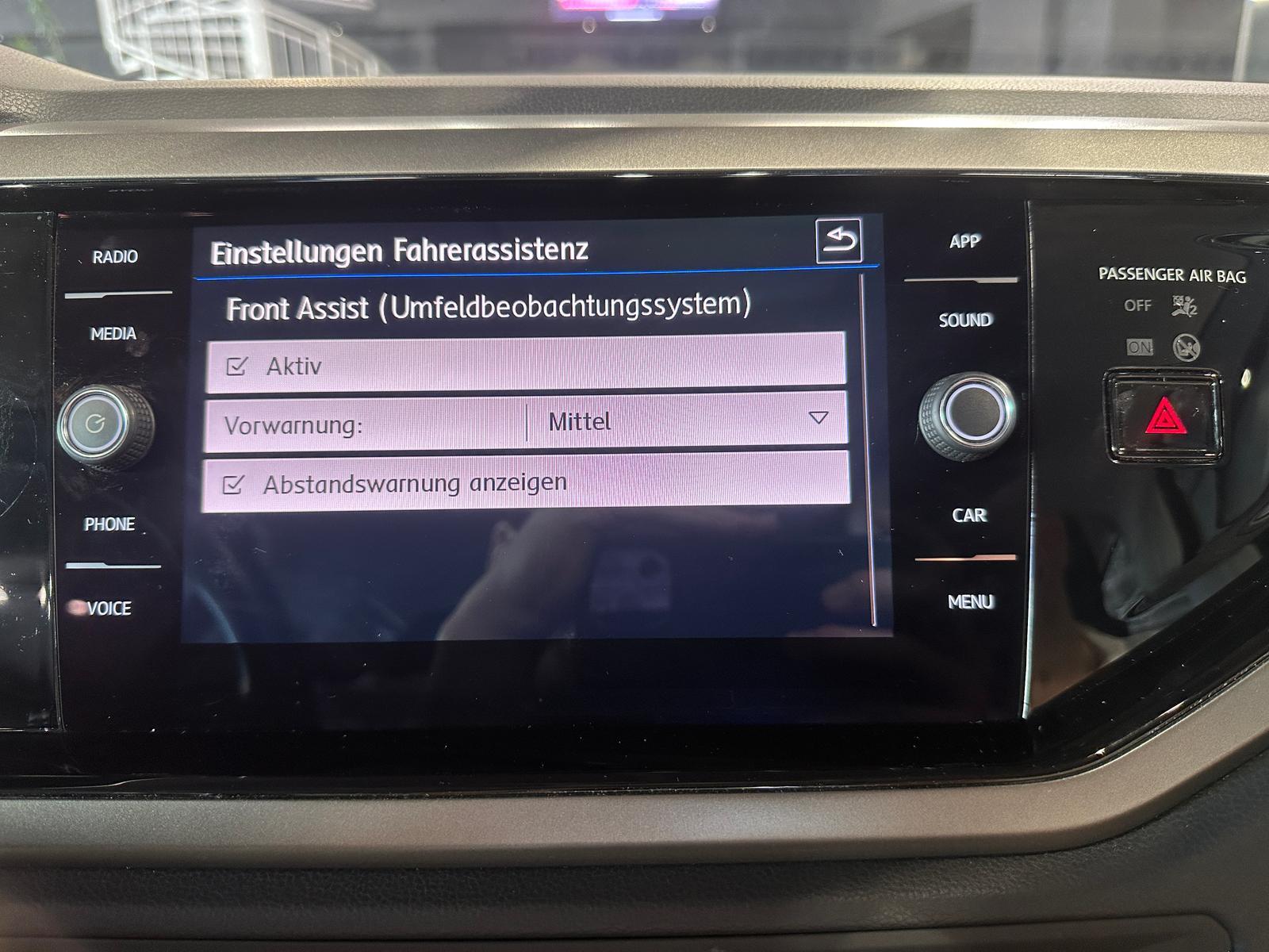 Volkswagen POLO COMFORTLINE KEYLESS TEMPOMAT PDC KAMERA NAV