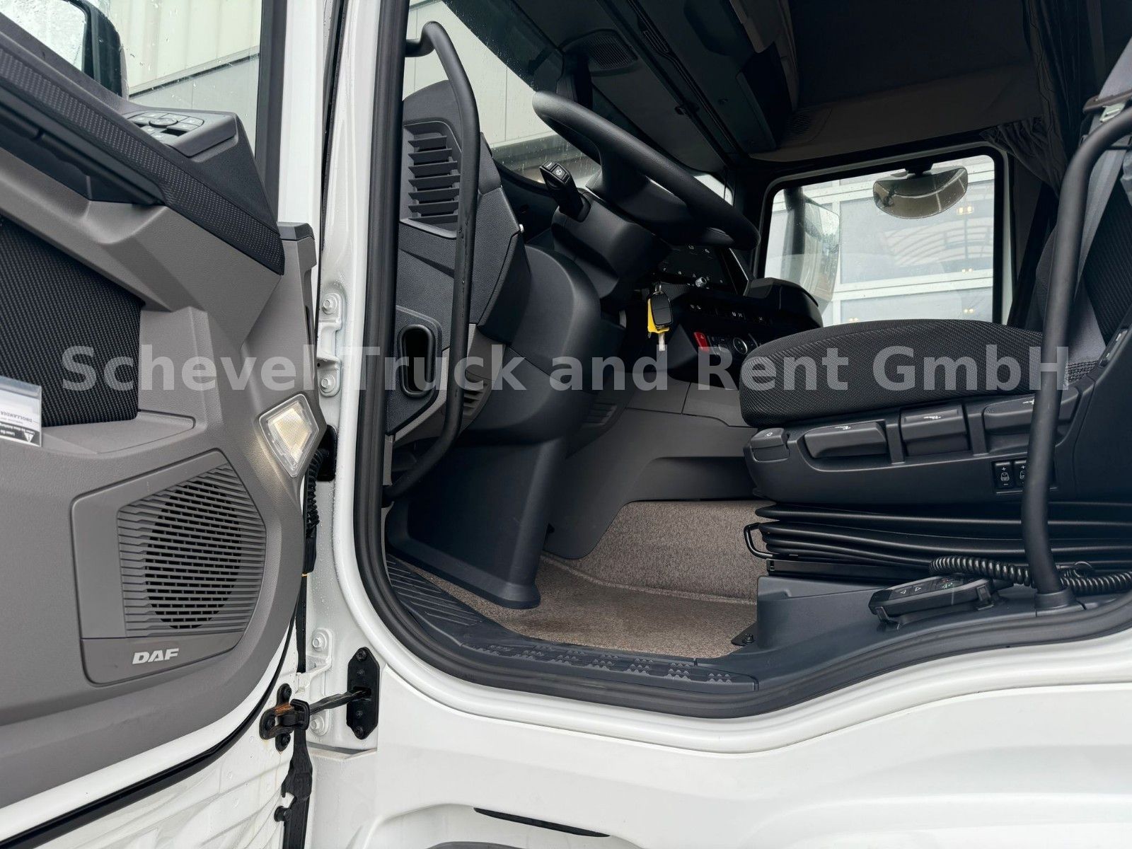 Fahrzeugabbildung DAF XF 480 4x2  Pritsche/Plane + LBW Dhollandia