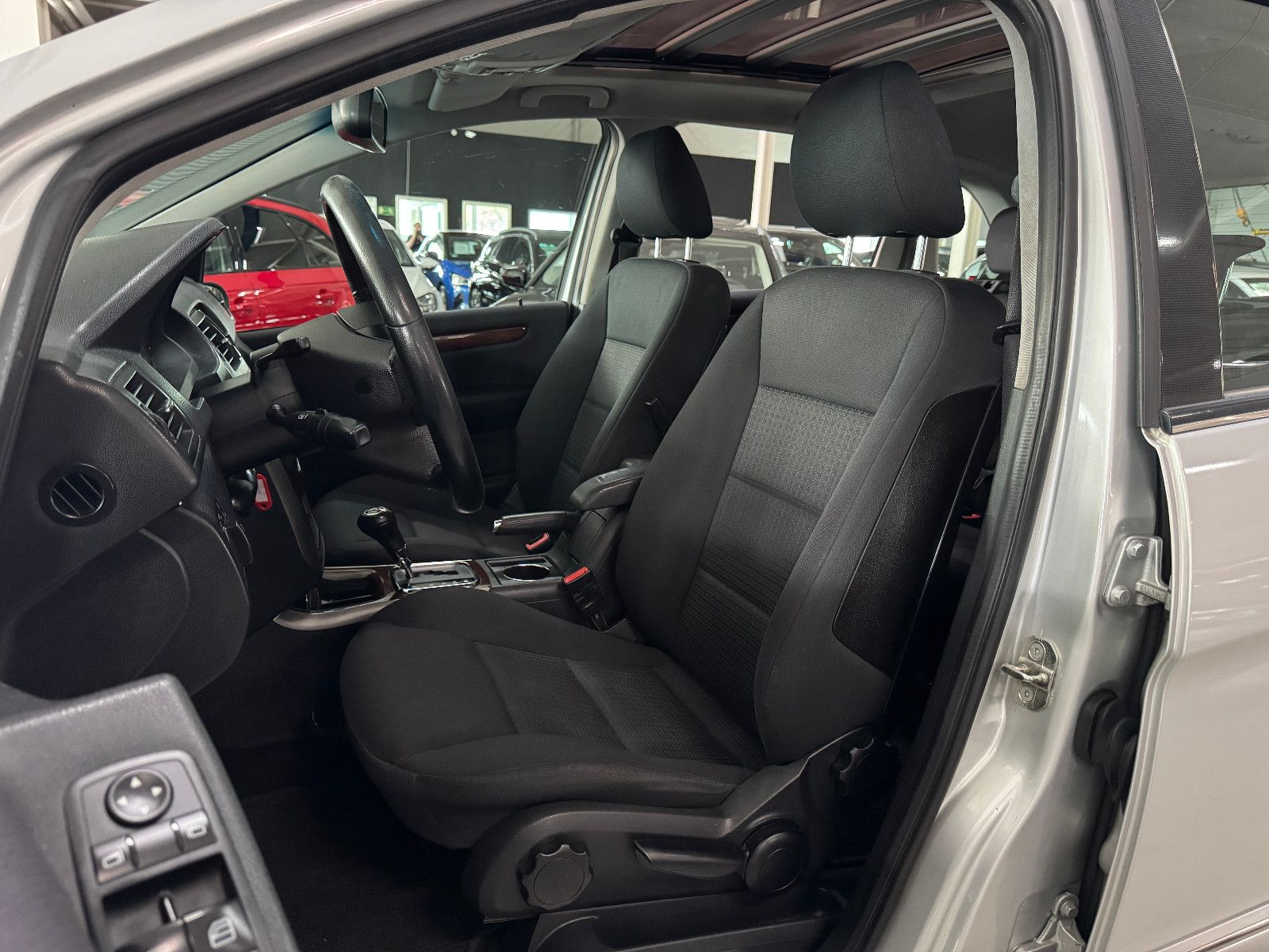 Fahrzeugabbildung Mercedes-Benz B 180 CDI AUTOMATIK TEMPOMAT KLIMA PANORAMA