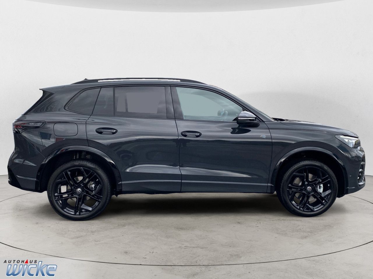 Volkswagen Tiguan 2.0 TDI R-Line NAVI LED KLIMA AHK PANO 20 foto 5