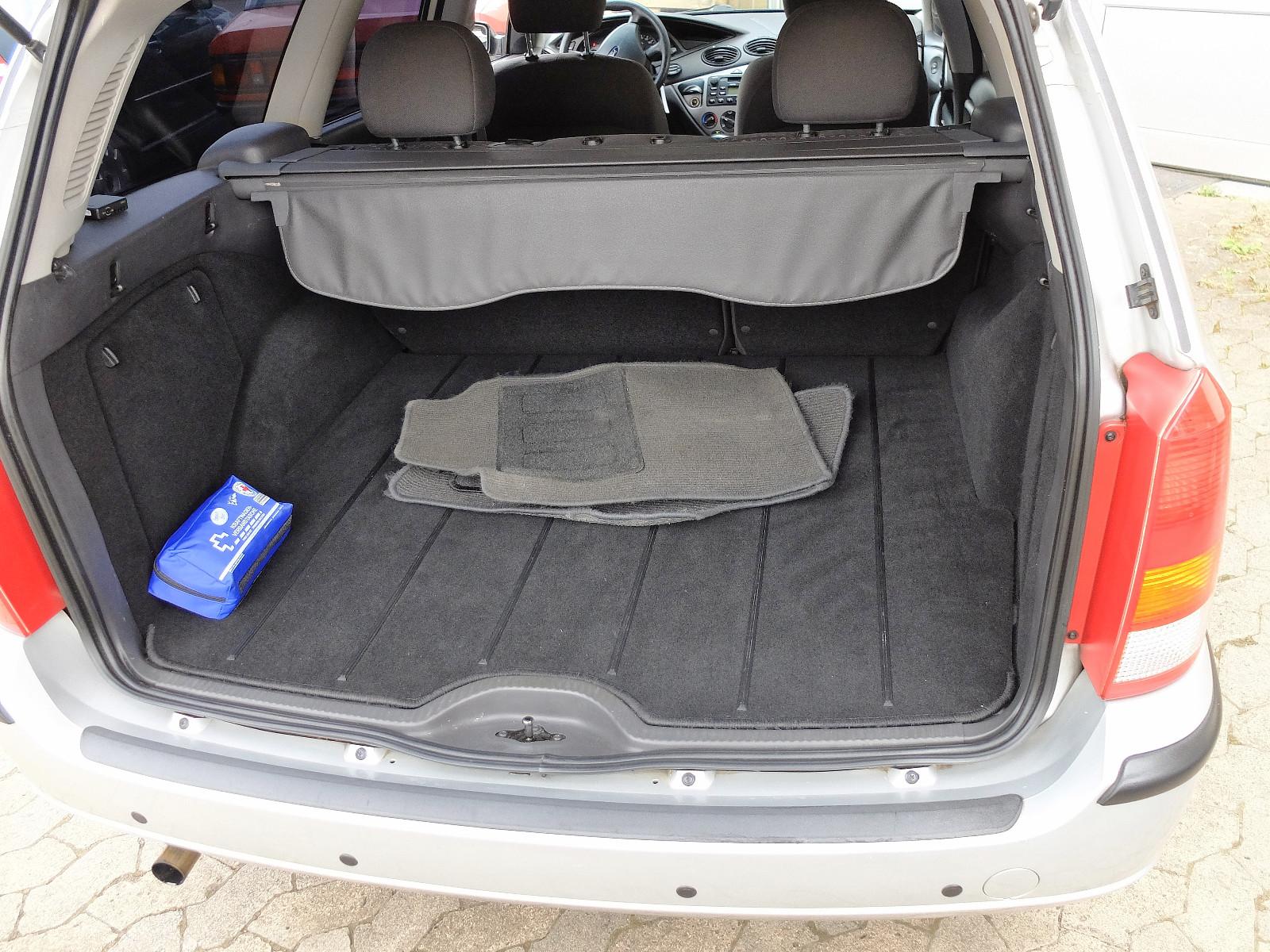 Ford Focus 2004 — photo 9