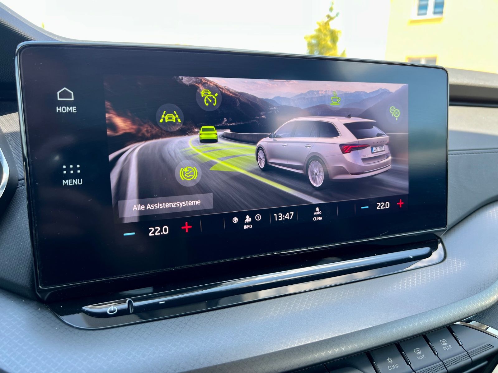 SKODA Octavia Combi Ambition AAC SHZ NAVI LED