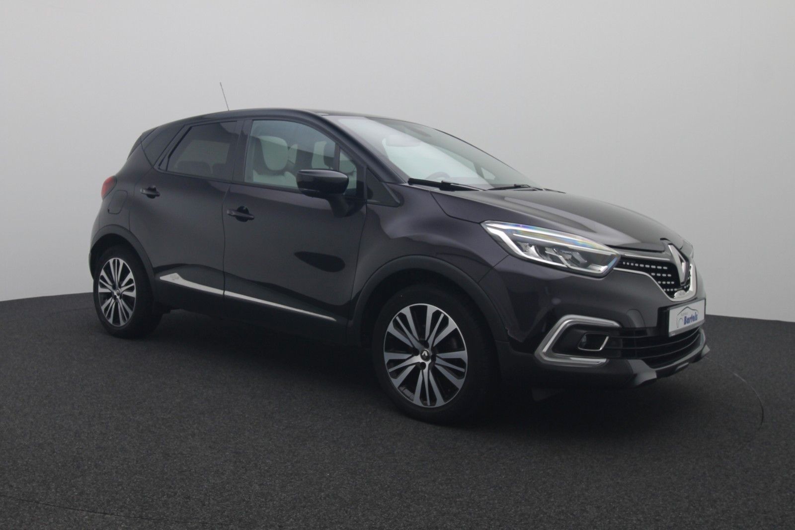 Fahrzeugabbildung Renault Captur 1.2 TCe 120 Initiale Paris NAVI BOSE PANO